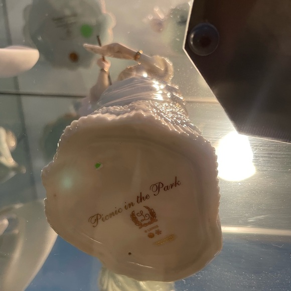 Picnic In The Park Figurine - Picture 3 of 3